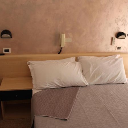 Hotel Mora Rimini Zewnętrze zdjęcie