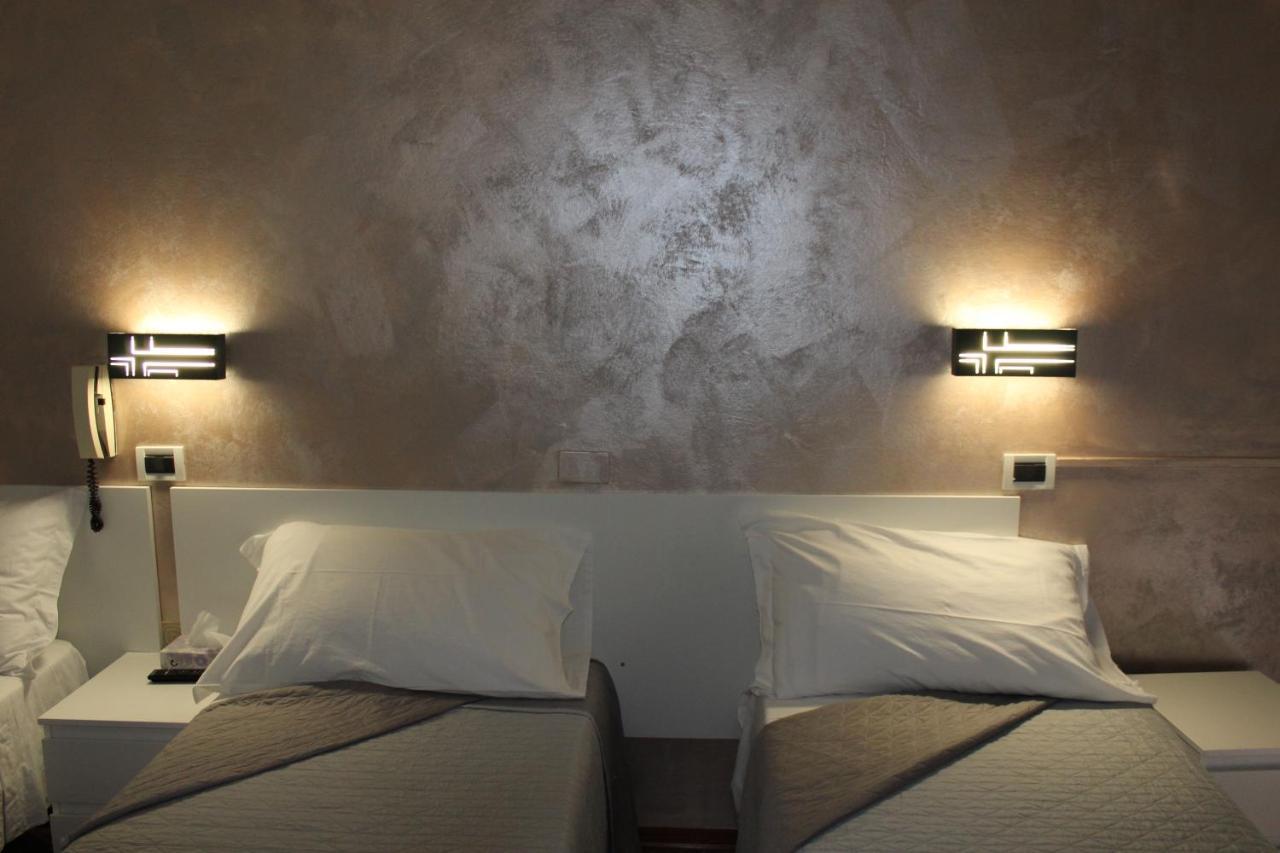 Hotel Mora Rimini Zewnętrze zdjęcie