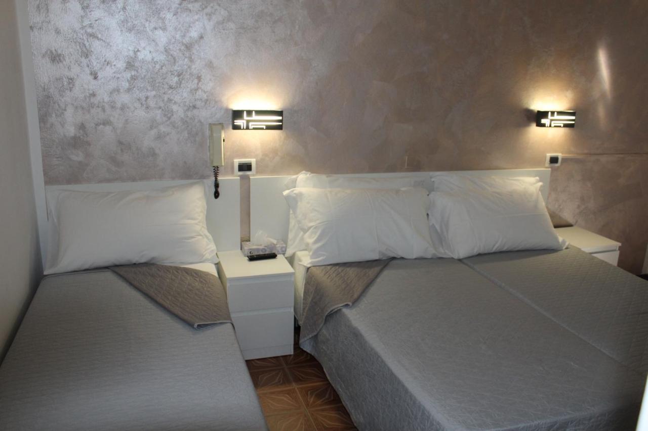Hotel Mora Rimini Zewnętrze zdjęcie
