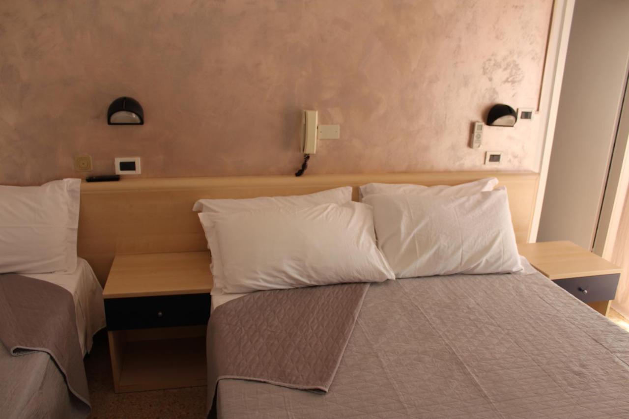 Hotel Mora Rimini Zewnętrze zdjęcie