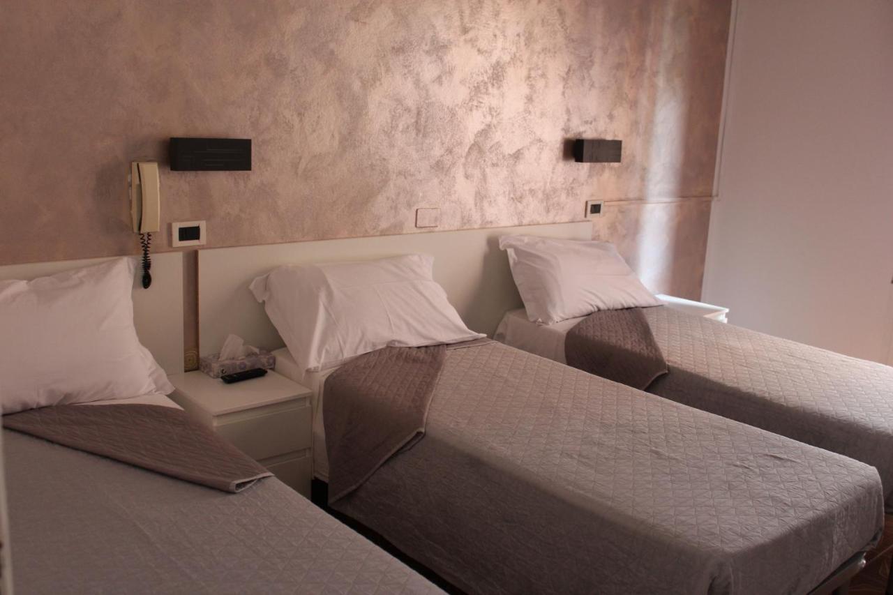 Hotel Mora Rimini Zewnętrze zdjęcie
