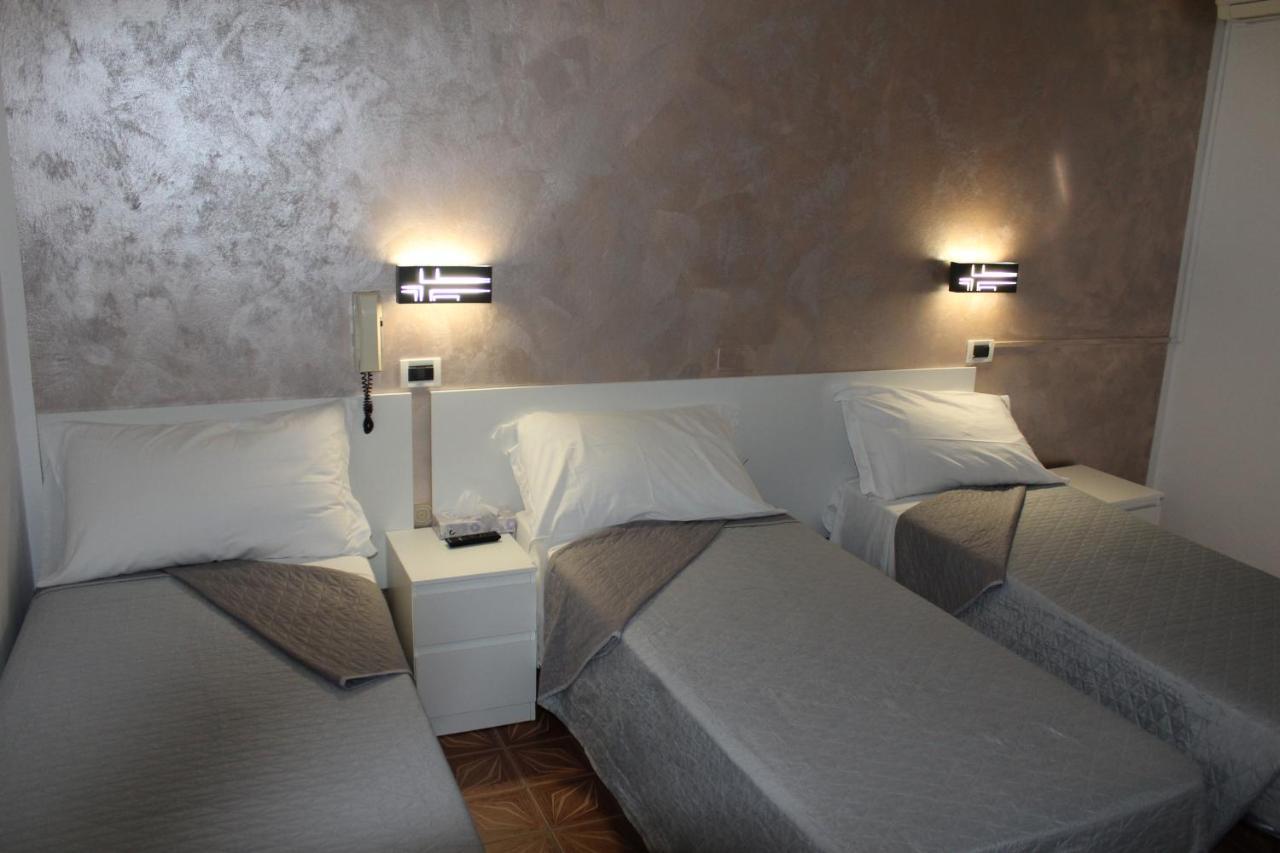 Hotel Mora Rimini Zewnętrze zdjęcie