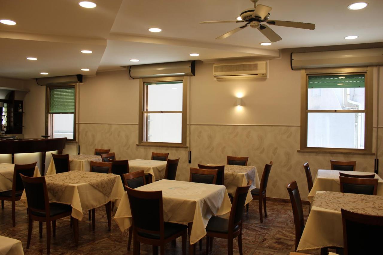 Hotel Mora Rimini Zewnętrze zdjęcie