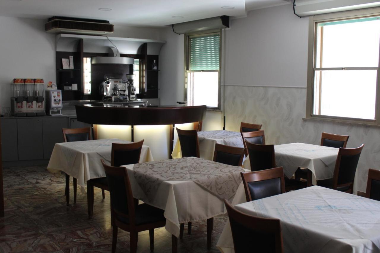 Hotel Mora Rimini Zewnętrze zdjęcie