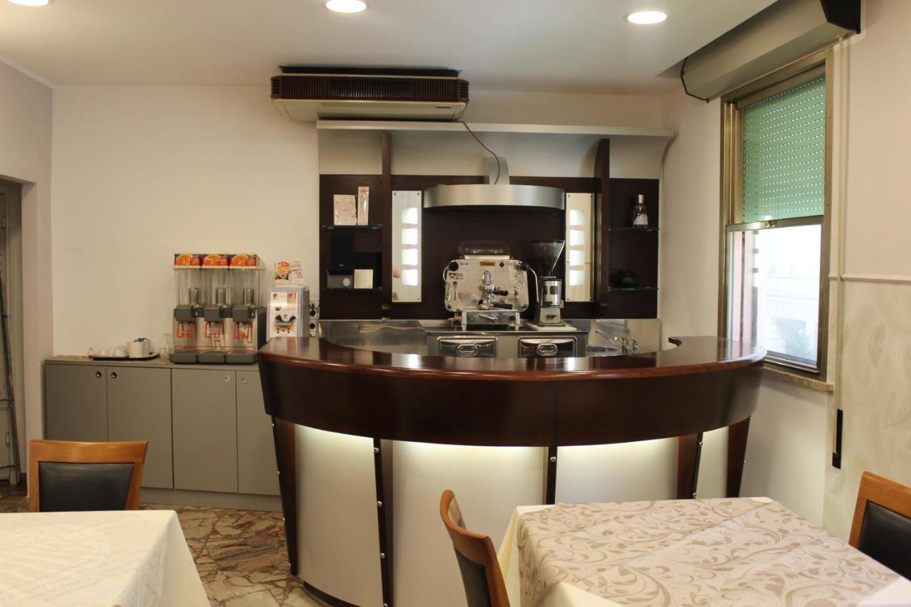 Hotel Mora Rimini Zewnętrze zdjęcie
